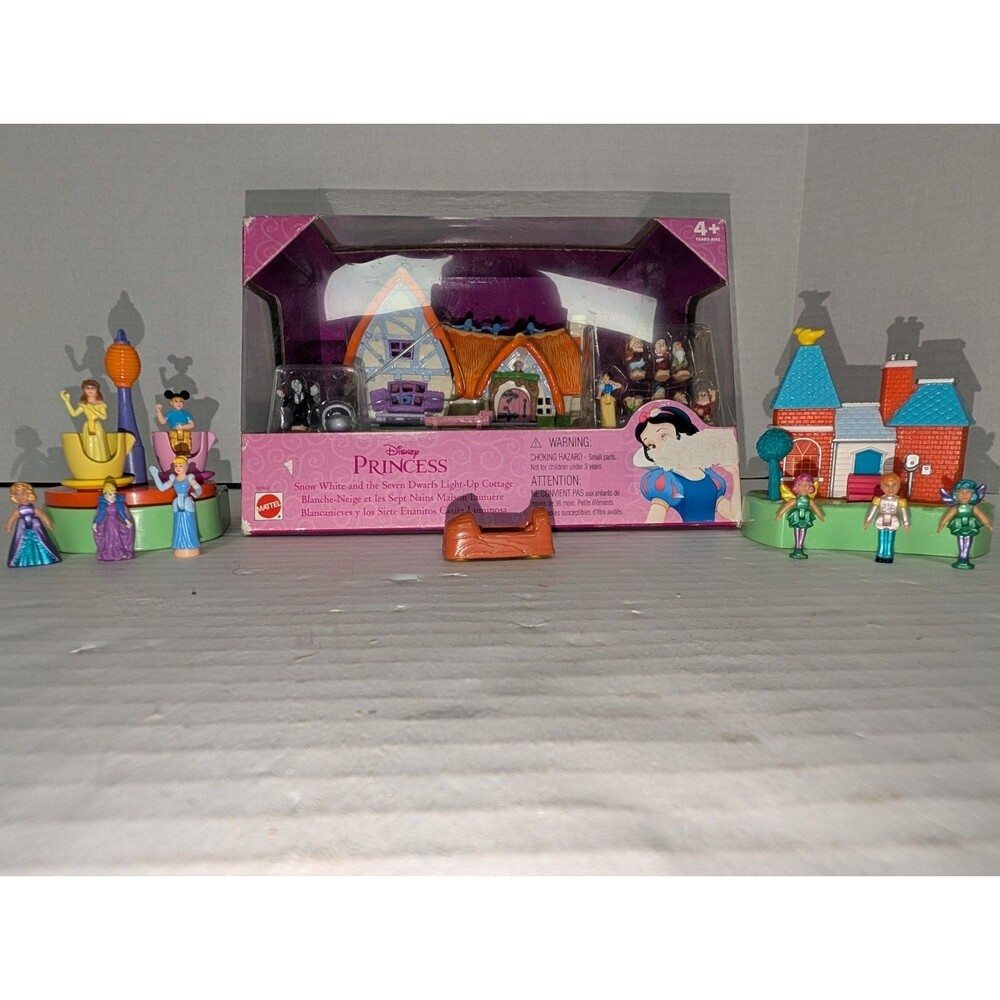 RARE HARD TO FIND NIP VINTAGE DISNEY SNOW WHITE DWARFS LIGHT UP COTTAGE PLAYSET